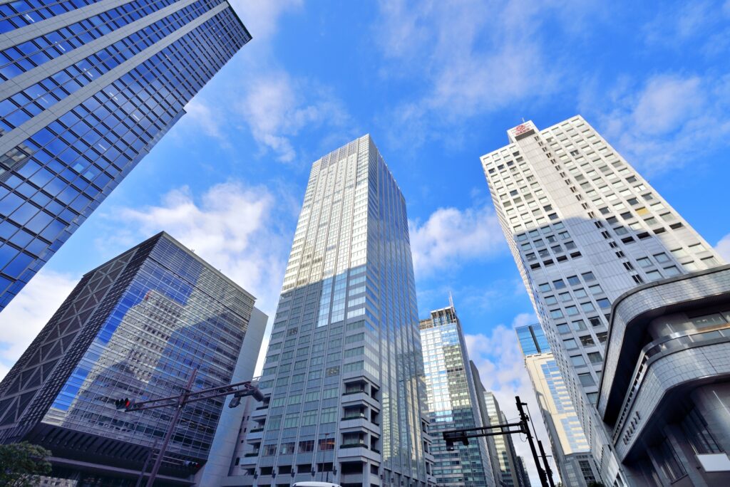 大規模修繕の周期を検討する対象となる中高層マンション・ビルの外観