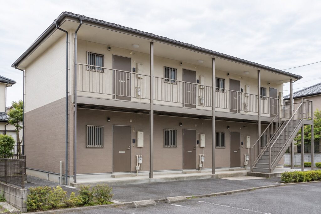 2階建てアパートの外観